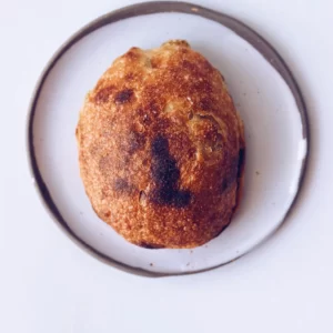 ciabatta-z-oliwkami-swiezo-upieczona-gora