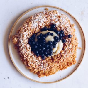 Drożdżówka | Jagoda na puddingu ryżowym z kruszonką (vegan)