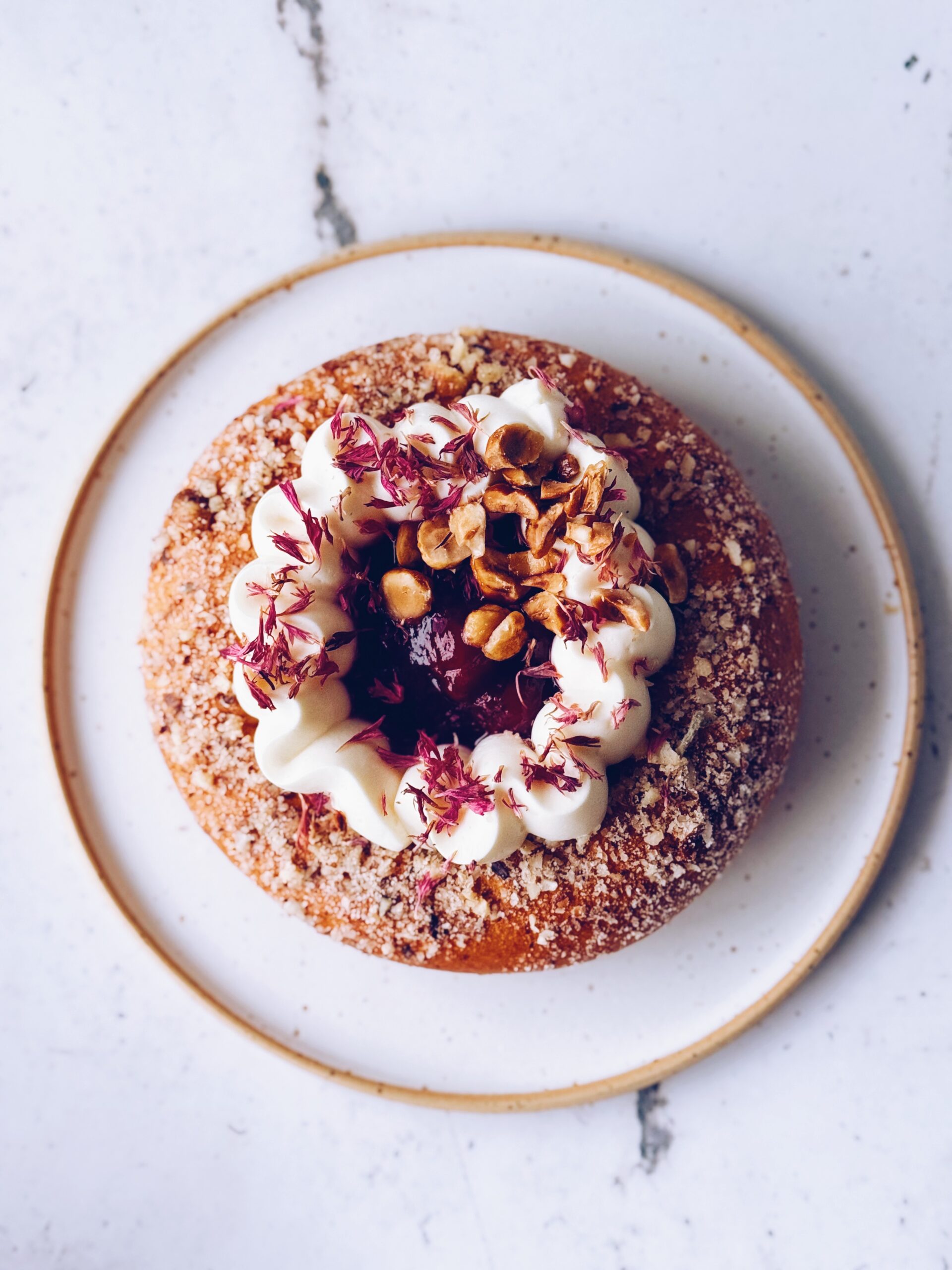 Processed with VSCO with a5 preset drożdżó≥wka pralina orzech laskowy-confit wiśniowy-krem waniliowo-korzenny