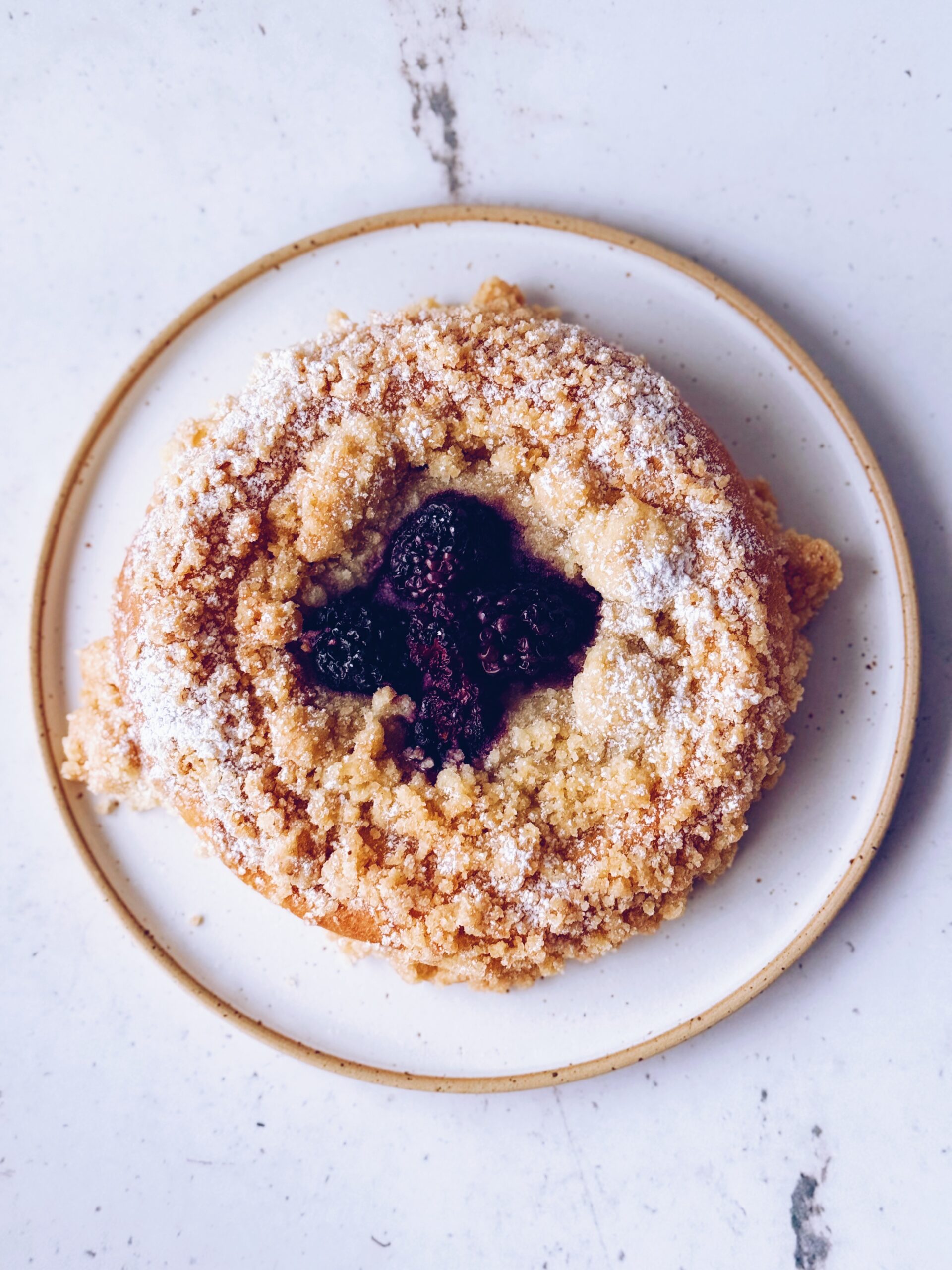 Processed with VSCO with a5 preset drożdżówka serek z nekowców-świeże jeżyny-kruszonka